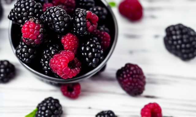 are blackberries acidic