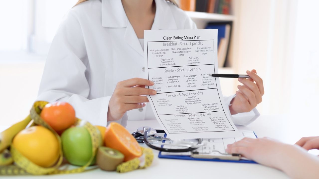 How to Become a Nutrition Coach: A Step-by-Step Guide