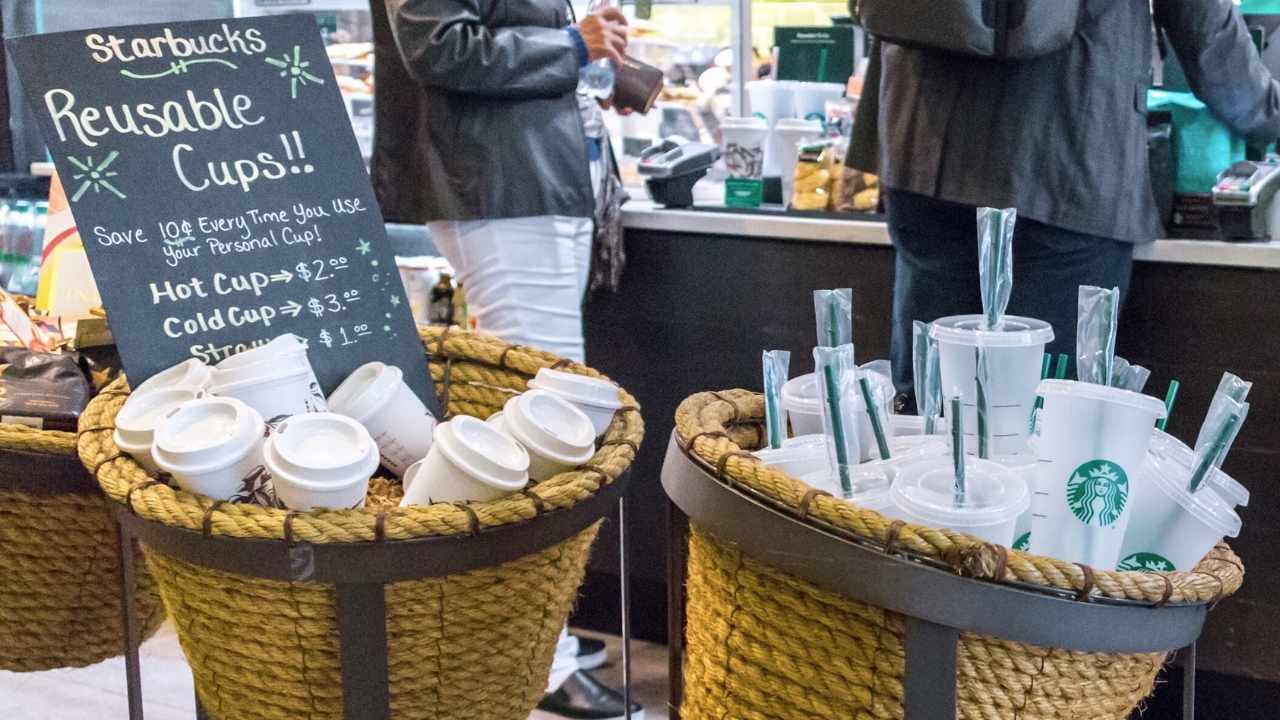 starbucks-free-cup-day